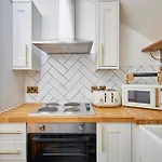 Host & Stay - Queen Square Hideaway