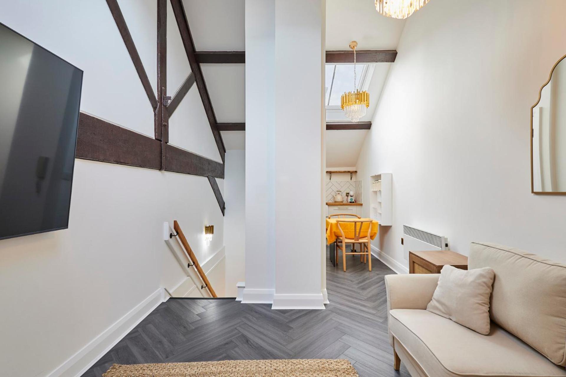 Host & - Queen Square Hideaway Apartment Liverpool
